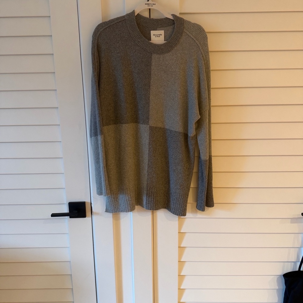 Abercrombie & Fitch Women's Gray Crew Neck Sweater